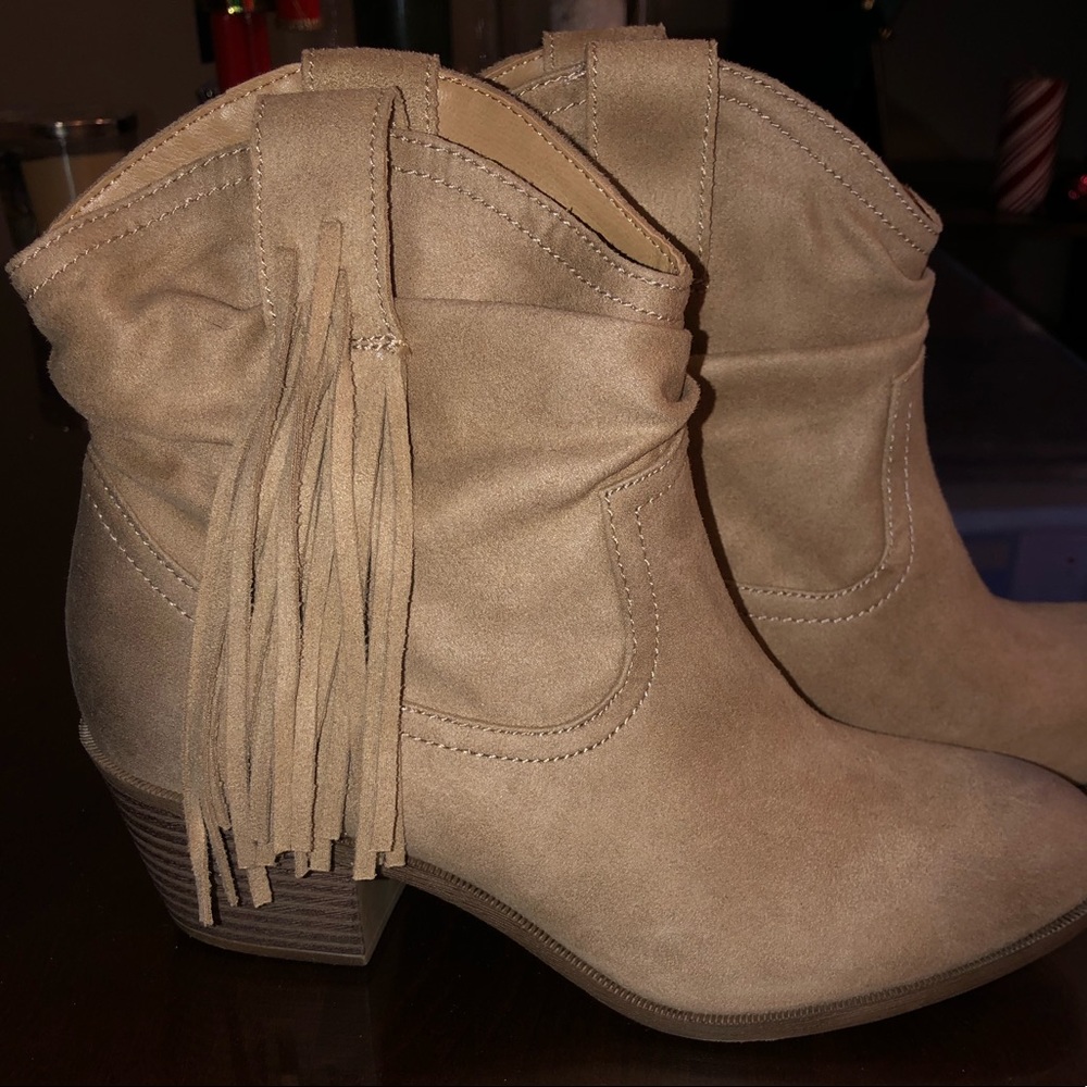 NWOT Fringe Booties - Picture 2 of 4